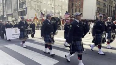 11 Kasım 2024, New York, ABD: New York Şehri Gaziler Günü Yürüyüşü New York Belediye Başkanı, Eric Adams ve Büyük Mareşal Dakota Meyer 'in katılımıyla, Onur Madalyası sahibi ABD Deniz Piyade Teşkilatı. (Niyi Fote / Thenews2)