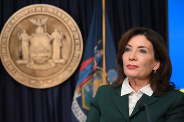 Manhattan, New York, ABD: 14 Kasım 2024: New York Valisi Kathy Hochul, New York 'ta bir basın toplantısında trafik sıkışıklığı fiyatlarının duraklamasının önünü açtı. (Kyle Mazza / Newws2)