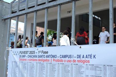 Sao Paulo (sp), 11 / 17 / 2024 - eğitim / giriş sınavı / fuest / sp. - Öğrenciler en hızlı 2025 'in ilk aşamasına geçmek için geliyorlar. Ülkedeki en büyük giriş sınavı USP' deki yerler için yarışıyor. (Leandro Chemalle / Yeniler 2)