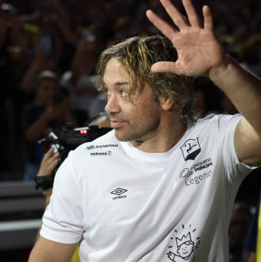 Curitiba (pr), 11 / 17 / 2024 - hastane pequeno Principe / legends Pele / barcelona-player Diego lugano bir yardım maçında pequeno Principe ve Barca efsaneleri arasındaki maç sırasında (Edson De Souza / Thenews2)