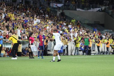 Curitiba (pr), 11 / 17 / 2024 - hastane pequeno Principe / legends Pele / barcelona-player richarlyson, bir yardım maçında pequeno Principe ve Barca efsaneleri arasında oynanan karşılaşmada bir gol kutluyor (Edson De Souza / Thenews2)
