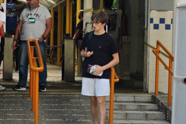 Sao Paulo (sp), 11 / 17 / 2024 - ilk öğrenciler, Pazar günü öğleden sonra (17), Sao Paulo 'nun batı bölgesindeki unip pinheiros birimindeki en hızlı muayene alanından ayrılıyorlar. (Leandro Chemalle / Yeniler 2)