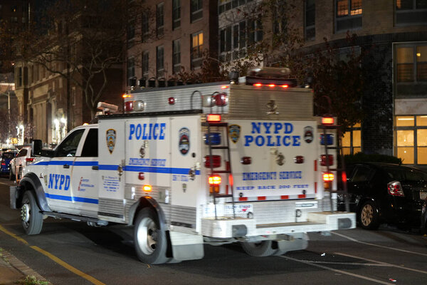 Бруклин, Нью-Йорк, США, 17 ноября 2024 года: примерно в 21: 56 в воскресенье вечером 28-летний мужчина был застрелен в ногу. 28-летний мужчина ранен в ногу на 345 Ливония Авеню в районе Бруклина. (Александр Гимбург / Thenews2)