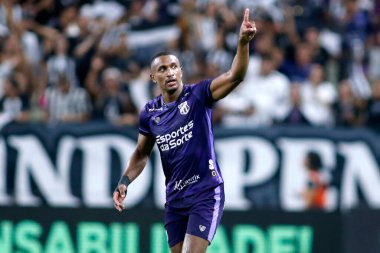 Fortaleza (ce), Brazil 11 / 18 / 2024 player saulo mineiro, Céra ve Amerika arasındaki maçta Céra 'nın ilk golünü kutluyor ve bu durum 2024 Brezilya şampiyonluk serisi B (Ic moreira / theenews2)