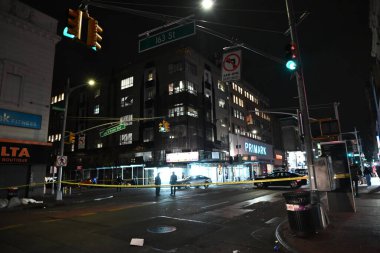 19 Kasım, Queens, New York, ABD NYPD memuru Queens, New York 'un Jamaika bölgesinde salı akşamı saat 18: 30 sularında vuruldu. (Kyle Mazza / the Newws2)