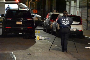 Tompkinsville, Staten Island, New York, ABD: 20 Kasım 2024 - Çarşamba öğleden sonra yaklaşık 16: 53 'te, 32 yaşındaki bir adam Bay Caddesi' nde göğsünden ve Tompkinsville Bölgesi 'nde dalga sokağından bıçaklandı. (Kyle Mazza / the Newws2)