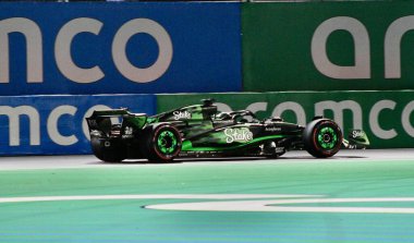 21 Kasım 2024, Las Vegas, Nevada, ABD: Sürücüler 21-23 Kasım 2024 tarihleri arasında Vegas Grand Prix 'nin ilk eğitiminde yarışırken görüldü. İlk eğitim Formula 1 heineken Silver Las Vegas Grand Prix. (niyi fote\ theenews2)