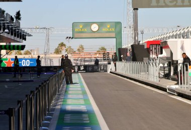 november 21, 2024, las vegas, nevada, usa: racing teams preparing their cars for the first practice of the formula 1 las vegas grand prix, which will take place from november 21 to 23 (niyi fote / thenews2)