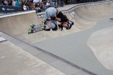 Sao Paulo, (sp) - 11 / 23 / 2024 - stu / esporte / sp - isadora pacheco Bu cumartesi sabahı Stu, Paulo 'daki kadınlar kaykay parkının yarı finalinde (23), Villa Lobos parkında. (Fabricio Bomjardim / The Newws2)