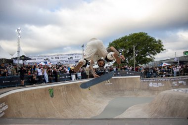 Sao Paulo, (sp) - 11 / 23 / 2024 - stu / esporte / sp - bu cumartesi sabahı Sao Paulo 'daki erkek kaykay parkının yarı finalinde (23) Stu Paten Parkı' nda, villa Lobos Parkı 'nın içinde. (Fabricio Bomjardim / The Newws2)