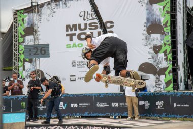Sao Paulo, (sp) - 11 / 23 / 2024 - stu / esporte / sp - victor ikeda bu cumartesi sabahı Sao Paulo 'daki Stu erkek kaykay parkının yarı finalinde (23) Stu Paten Parkı' nda, Lobos Park 'ın içinde. (Fabricio Bomjardim / The Newws2)