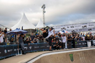 Sao Paulo, (sp) - 11 / 23 / 2024 - stu / esporte / sp - dan Sabino bu cumartesi günü SU Paulo 'daki erkekler kaykay parkının yarı finalinde (23) stu pateni parkında, villa lobos parkında. (Fabricio Bomjardim / The Newws2)
