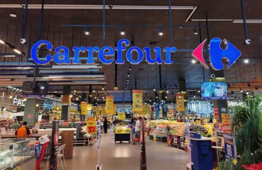 Sao Paulo, Brezilya: 11.23.2024 - Sao Paulo 'nun güneyindeki Carrefour Granja Julieta süpermarketinin cephesi (23). Brezilyalı et üreticileri erzakları askıya almaya karar verdi. (Leandro Chemalle / Yeniler 2)