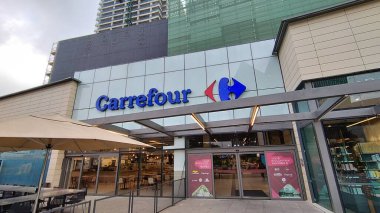 Sao Paulo, Brezilya: 11.23.2024 - Sao Paulo 'nun güneyindeki Carrefour Granja Julieta süpermarketinin cephesi (23). Brezilyalı et üreticileri erzakları askıya almaya karar verdi. (Leandro Chemalle / Yeniler 2)