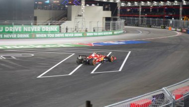 21 Kasım 2024, Las Vegas, Nevada, ABD: Sürücüler 21-23 Kasım 2024 tarihleri arasında gerçekleştirilen formula _ 1 Las Vegas Grand Prix 'nin ikinci antrenmanı sırasında yarışırken görülürler (niyi fote / thews2)