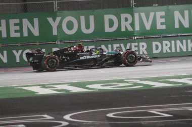 22 Kasım 2024, Las Vegas, Nevada, ABD: Las Vegas Strip pistinde Formula 1 Grand Prix 'inde yarışan sürücüler görülüyor. (niyi fote / theenews)