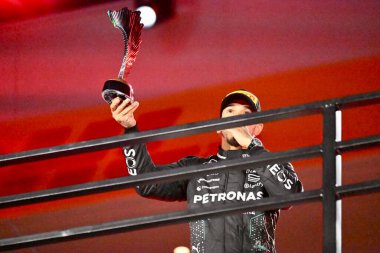 23 Kasım 2024, Las Vegas, Nevada, ABD: Mercedes 'li George Russell Las Vegas Strip Circuit' te düzenlenen Formula 1 Las Vegas Grand Prix 'sini kazandı. (niyi fote / theenews)