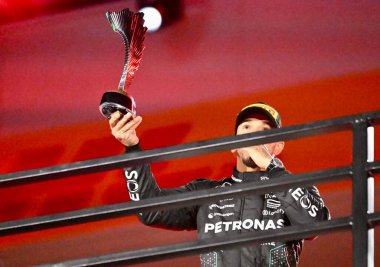 23 Kasım 2024, Las Vegas, Nevada, ABD: Mercedes 'li George Russell Las Vegas Strip Circuit' te düzenlenen Formula 1 Las Vegas Grand Prix 'sini kazandı. (niyi fote / theenews)