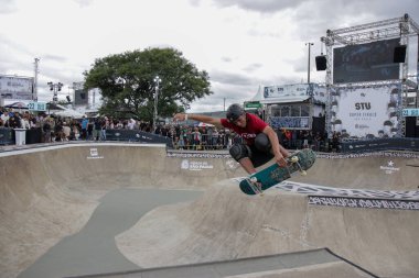 Sao Paulo, Brezilya: 11.24.2024 - Augusto Akio, bu pazar sabahı São Paulo 'daki erkekler kaykay pisti kategorisindeki stu pistinin finalinde (24) Stu Parkı' nda, Villa Lobos Parkı 'nın içinde. (Fabricio Bomjardim / The Newws2)