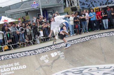 Sao Paulo, Brezilya: 11.24.2024 - kalani konig, bu pazar sabahı São Paulo 'da erkekler kaykay pisti kategorisindeki stu pistinin süper finalinde Stu Lobos Park' ın içinde (24). (Fabricio Bomjardim / The Newws2)