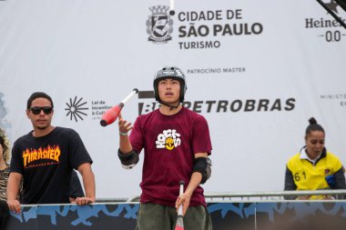 Sao Paulo, Brezilya: 11.24.2024 - Augusto Akio, bu pazar sabahı São Paulo 'daki erkekler kaykay pisti kategorisindeki stu pistinin finalinde (24) Stu Parkı' nda, Villa Lobos Parkı 'nın içinde. (Fabricio Bomjardim / The Newws2)