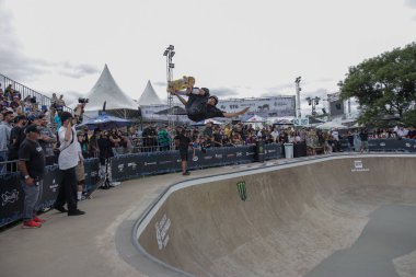 Sao Paulo, Brezilya: 11.24.2024 - mateus Guerreiro, bu pazar sabahı São Paulo 'da erkekler kaykay pisti kategorisindeki stu pistinin finalinde (24) Stu Parkı' nda, villa Lobos Parkı 'nın içinde. (Fabricio Bomjardim / The Newws2)