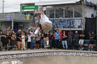 Sao Paulo, Brezilya: 11.24.2024 - Luis Francisco, bu pazar sabahı São Paulo 'da erkekler kaykay pisti kategorisindeki stu pistinin süper finalinde (24) Stu Parkı' nda, Villa Lobos Parkı 'nın içinde. (Fabricio Bomjardim / The Newws2)