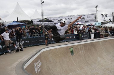 Sao Paulo, Brezilya: 11.24.2024 - Vitor ikeda, bu pazar sabahı São Paulo 'da erkekler kaykay pisti kategorisindeki stu pistinin süper finalinde Stu Lobos Park' ın içinde (24). (Fabricio Bomjardim / The Newws2)