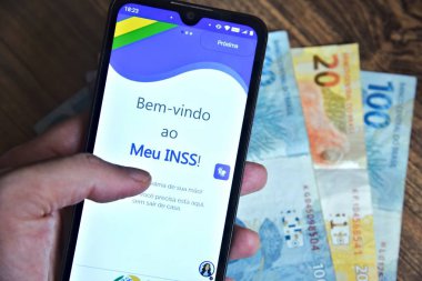 Rio de Janeiro (rj), Brezilya 11 / 25 / 2024 - Inss emekliler, emekliler ve yardım alanlara 13. maaşı ödemeye başladı. Emekliler, emekliler ve yardım alanlar bu pazartesi 13. maaşı almaya başlıyorlar (25) (saulo angelo / thenews2)