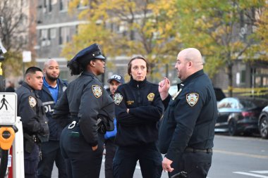29 yaşında bir adam göğsünden vurulmuş ve New York, Bronx 'un Fleetwood bölgesinde, doğu 161. Cadde ve Morris Bulvarı' nda öldürülmüş. 27 Kasım 2024, Fleetwood, Bronx, ABD (Kyle Mazza / the Newws2)