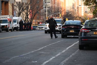 29 yaşında bir adam göğsünden vurulmuş ve New York, Bronx 'un Fleetwood bölgesinde, doğu 161. Cadde ve Morris Bulvarı' nda öldürülmüş. 27 Kasım 2024, Fleetwood, Bronx, ABD (Kyle Mazza / the Newws2)