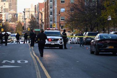 29 yaşında bir adam göğsünden vurulmuş ve New York, Bronx 'un Fleetwood bölgesinde, doğu 161. Cadde ve Morris Bulvarı' nda öldürülmüş. 27 Kasım 2024, Fleetwood, Bronx, ABD (Kyle Mazza / the Newws2)