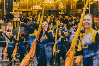 New York şehri, 28 Kasım 2024, ABD: yağmura rağmen, 2024 Macy 'nin Şükran Günü geçit töreni olağanüstü bir başarı olarak devam etti. (Anthony Oliveira / Newws2)