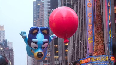 98. Geleneksel Macy 'nin Şükran Günü Geçidi. 28 Kasım 2024, New York, ABD: Bu sabah, New York şehri 2024 Macy 'nin Şükran Günü geçit töreniyle canlanıyor.)