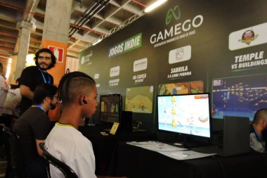 Goiania (go), Brazil 11 / 28 / 2024 - Goiania 'daki Passeio das Aguas alışveriş merkezinde gerçekleşen kampüs parti goias etkinliği (go) öğrencileri, yazılım geliştiricileri, nüfuzlu kişiler (leandro chemalle / theenews2)