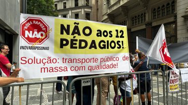 Sao paulo (sp), Brazil 11/28/2024 - movement of protesters during the auction on the stock exchange of the nova raposo tavares lot at b3, held in the central region of the city of sao paulo (oslaim brito / thenews2) clipart