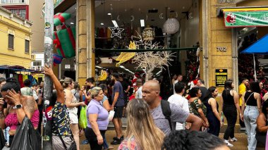 Sao Paulo (SP), Brezilya 11 / 30 / 2024 - 25 Mart 'ta Sao Paulo (oslaim brito / thews2) şehrinin merkez bölgesi olan bölgede büyük bir Noel alışverişi akışı meydana geldi.)
