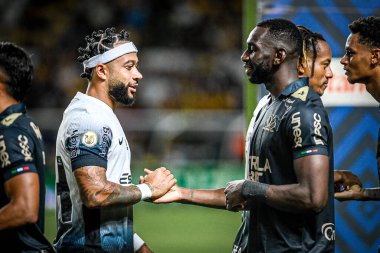 Criciuma (sc), 11 / 30 / 2024 - oyuncular Criciuma ve Corinthians arasındaki maç sırasında Memphis depay ve Yannick Bolasie, 2024 Brezilya Futbol Şampiyonası 'nın 35. turu için geçerlidir (Richard ferrari / theenews2)