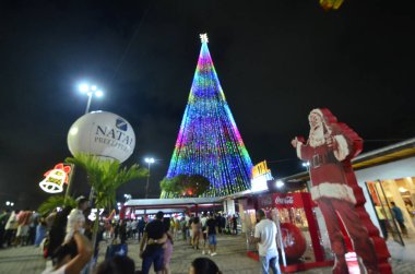 Natal (rn), Brezilya 12 / 02 / 2024 - bu Pazartesi gecesi, 2 Kasım 2024 'te, Banliyö Mahallesi' ndeki yılbaşı ağacının ışıklandırılmasıyla gerçekleştirilen natal şehri. (jose aldenir / the new ws2)