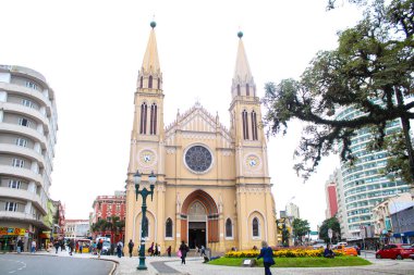 Curitiba - pr, 12 / 04 / 2024 - Curitiba 'nın noel eğlencelerinden biri 11 / 25 / 2024 yılından beri faaliyet gösteriyor ve 12 / 22 / 2024 yılına kadar devam edecek, Para' nın merkezine yerleştirilen 20 metrelik dönme dolaptır (Edson De Souza / Thenews2)