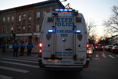 Cinayetten aranan ve takip edilen erkek şüpheli, New York, Brooklyn 'de Crook Heights' taki memurlara silah doğrulttuktan sonra NYPD memurları tarafından defalarca vurulup öldürüldükten sonra öldü. 5 Aralık 2024 (Kyle Mazza / theenews2)
