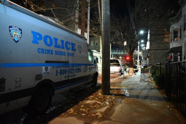 Doğu 223. Cadde 'de Bronx' ta 36 yaşında bir adam öldürüldü. 5 Aralık 2024, Bronx, New York, ABD: Perşembe, 5 Aralık 2024, saat 15.34 sularında, NYPD polisi 688 Doğu 223. Cadde 'de bir saldırı ihbarı almış. (Kyle Mazza / the Newws2)