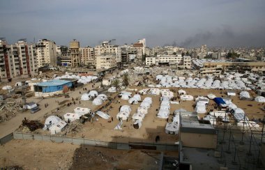 8 Aralık 2024, Gazze, Filistin. Bunlar Jabalia ve Kuzey Gazze Şeridi 'ndeki Beit Lahia' dan merkezi Gazze 'ye, Abu Khadra hükümet bölgesi, yarmuk' a kadar olan sürgün kampları. (hashem zimmo / the newws2)