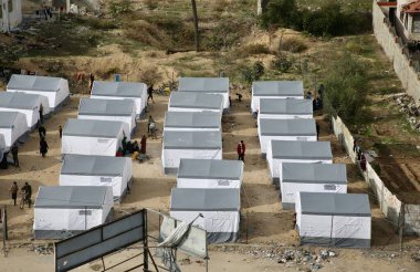 8 Aralık 2024, Gazze, Filistin. Bunlar Jabalia ve Kuzey Gazze Şeridi 'ndeki Beit Lahia' dan merkezi Gazze 'ye, Abu Khadra hükümet bölgesi, yarmuk' a kadar olan sürgün kampları. (hashem zimmo / the newws2)