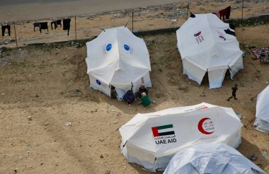 8 Aralık 2024, Gazze, Filistin. Bunlar Jabalia ve Kuzey Gazze Şeridi 'ndeki Beit Lahia' dan merkezi Gazze 'ye, Abu Khadra hükümet bölgesi, yarmuk' a kadar olan sürgün kampları. (hashem zimmo / the newws2)