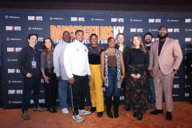 5 Aralık 2024, New York, ABD: 2024 Dünya prömiyer açılış gecesi sunumunun yer aldığı filmlerle dans ediyor. 2024 film perileriyle dans, turuncu halı filmleri ve film yapımcılarının açılış gecesi. (Jose Francisco\ yeni2)) 