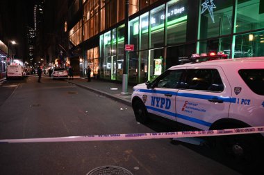 5 Aralık 2024, Manhattan, New York, ABD: Saat 19.39 'da, 17 John Caddesi' nde bir genç çocuk öldü ve bir erkek Manhattan, New York 'un finans bölgesinde bıçaklanarak öldürüldü. (Kyle Mazza / the Newws2)