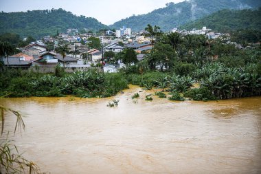 Jaragua do sul (sc) Brazil 12 / 07 / 2024 - bu Cumartesi, 7 Aralık 2024 tarihinde, tüm eyaleti vuran şiddetli yağmurlar nedeniyle, Jaragua do sul, Santa Catarina şehrinde sel noktaları kaydedildi. (Richard ferrari / the newws2)