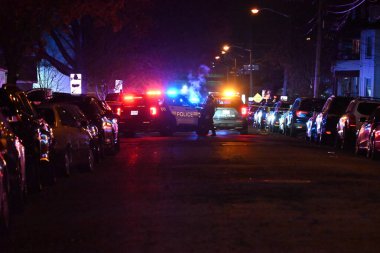 34 yaşında bir adam, Paterson, New Jersey 'de bir çatışmada yaralandı. 9 Aralık 2024, Paterson, New Jersey, ABD Pazartesi sabahı saat 4: 36 civarı. Polis Doğu 36. Cadde ile 20. caddenin kesiştiği yere sevk edildi.