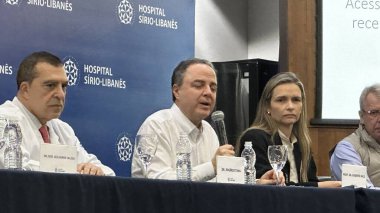 Sao paulo (sp), Brazil 12/12/2024 - cardiologist roberto kalil filho (c) gives a press conference on the health status of the president of the republic of brazil luiz inacio lula da silva (oslaim brito / thenews2) clipart